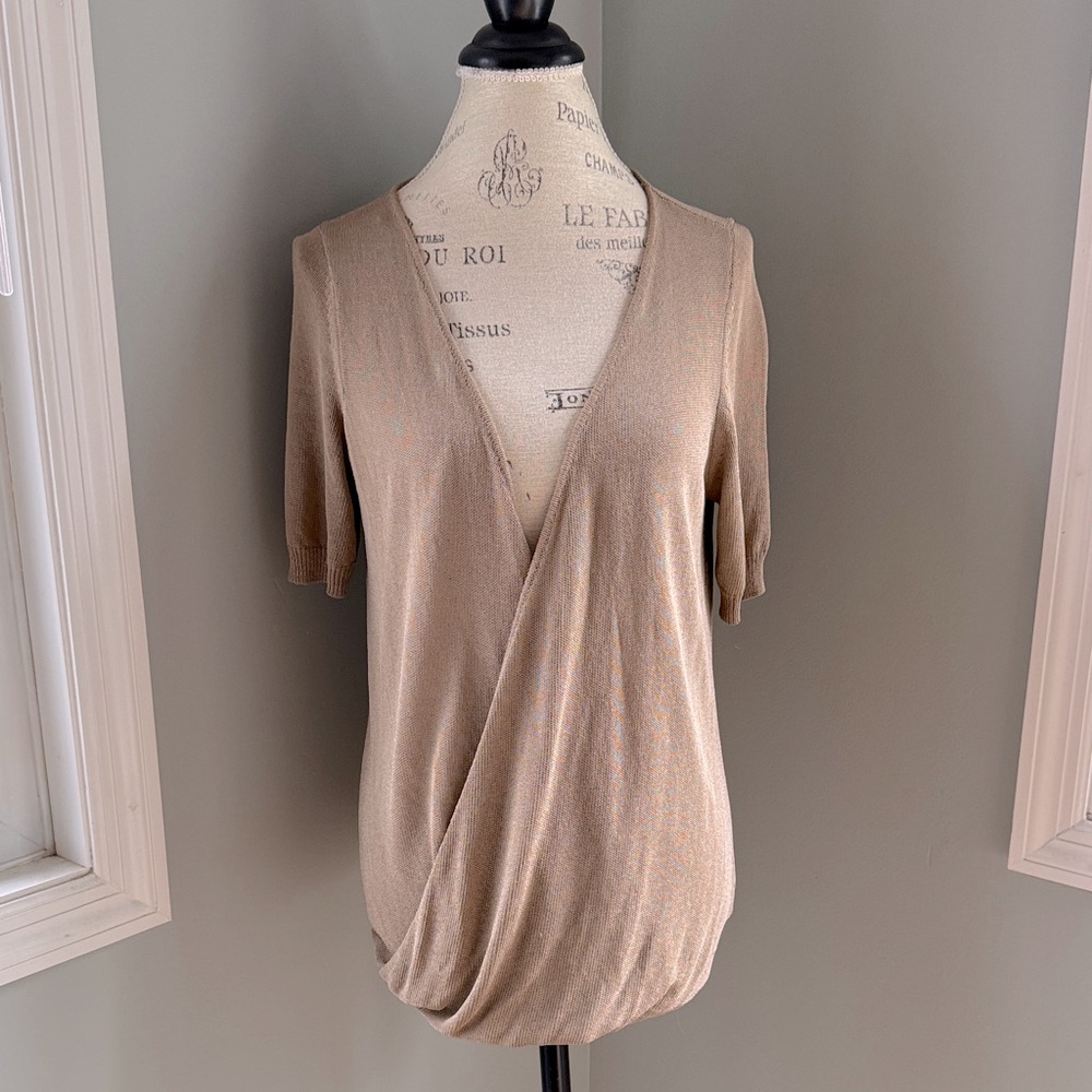 Theory brown lightweight twisted front open neck sweater eUC size M